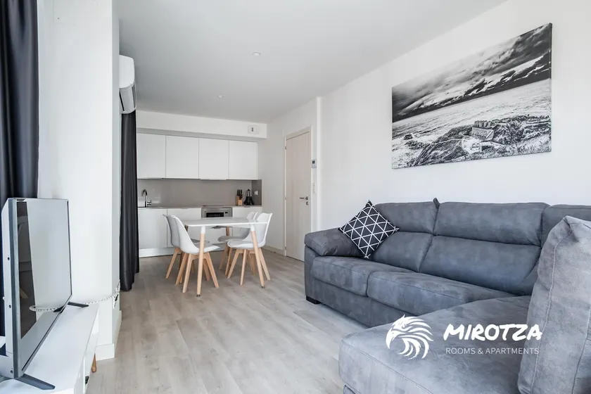 MIROTZA ROOMS AND APARTMENTS - Image 1