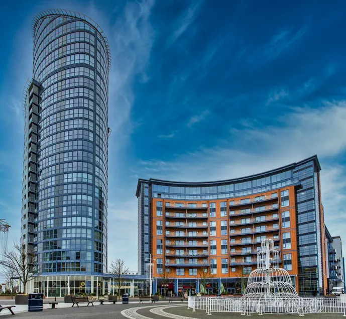 Gunwharf Quays Apartments - Image 1