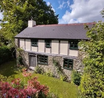 Luxurious Ancient Cottage with Stunning Views - Image 1