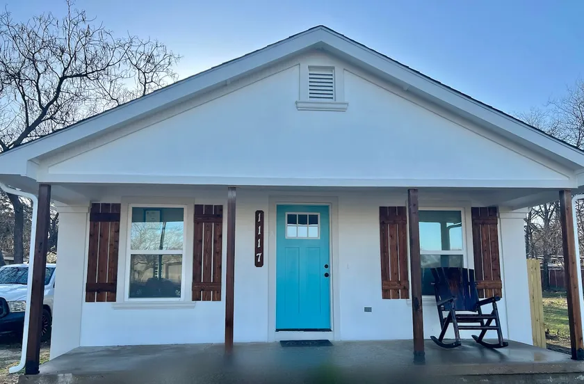 Modern Airbnb Stay Near NAS JRB Fort Worth - Image 1