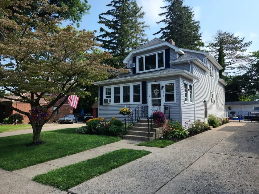 Outdoor enthusiasts dream in a safe neighborhood - Image 1