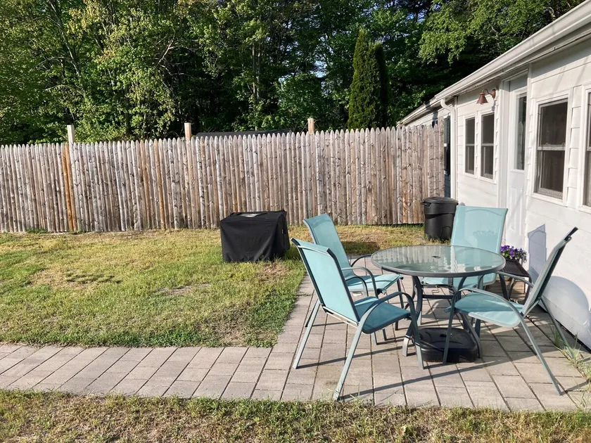Quiet 3 BR Beachtown Apartment 1 mile to the beach - Image 1