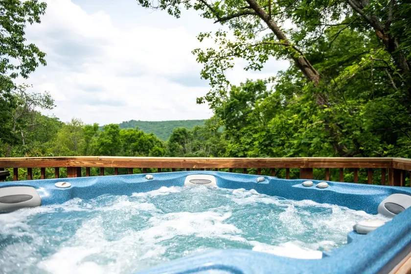 Modern mountain retreat | hot tub & views - Image 1