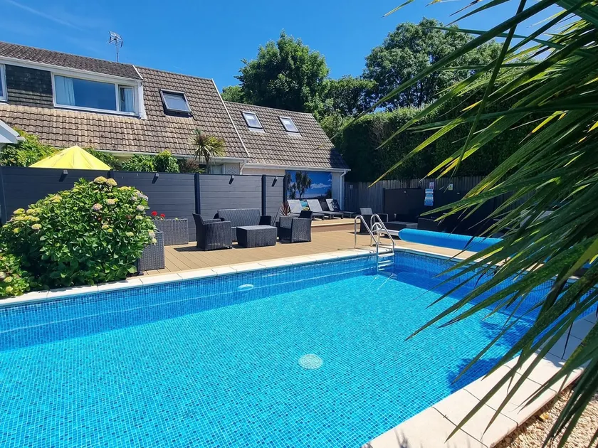 Bel appartement avec piscine privée près de Tenby (Wifi gratuit) - Image 1
