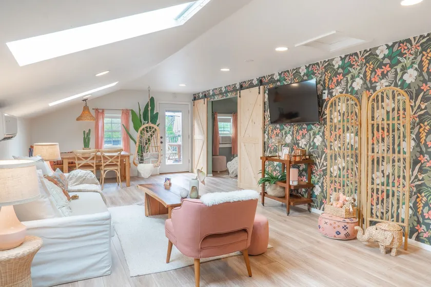 Guest Apt | Huge Patio | Close to Apple/Domain/Q2 - Image 1