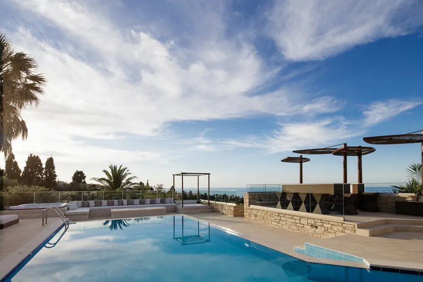 Sea views, sauna, hot tub, mini golf, 2 pools! - Image 1