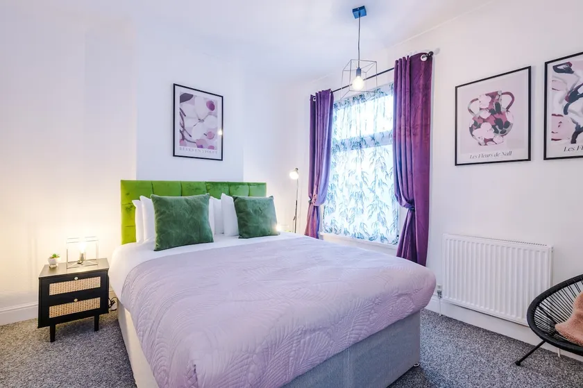 Stylish 3Bed Retreat: Walk to Coventry's Delights - Image 1