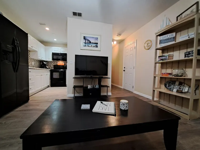 Renovated 1/1 Guest House Apartment -Pets Welcome! - Image 1