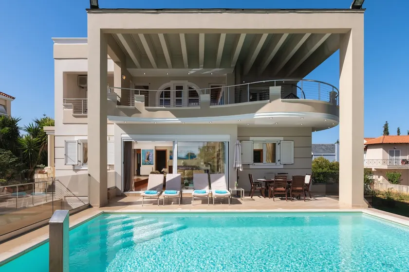 Cedar Tree Villa: Close to Town, Shops and Beaches - Image 1