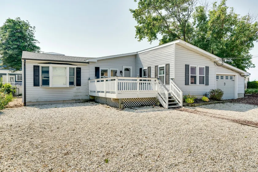 Shore to Please-11 Beds-Beach View - Image 1