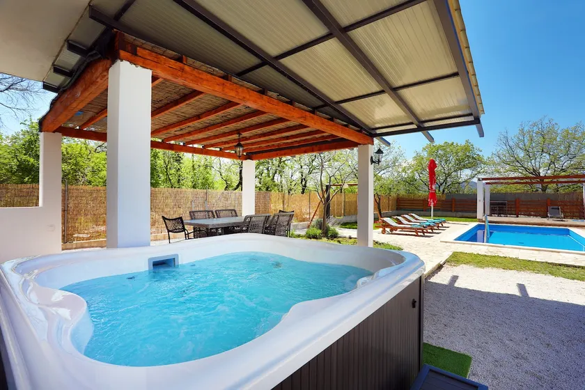 Nice house for 8 with pool and Jacuzzi - Image 1
