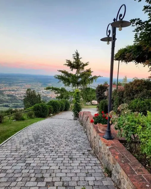 Romantic house with panoramic view - Image 1