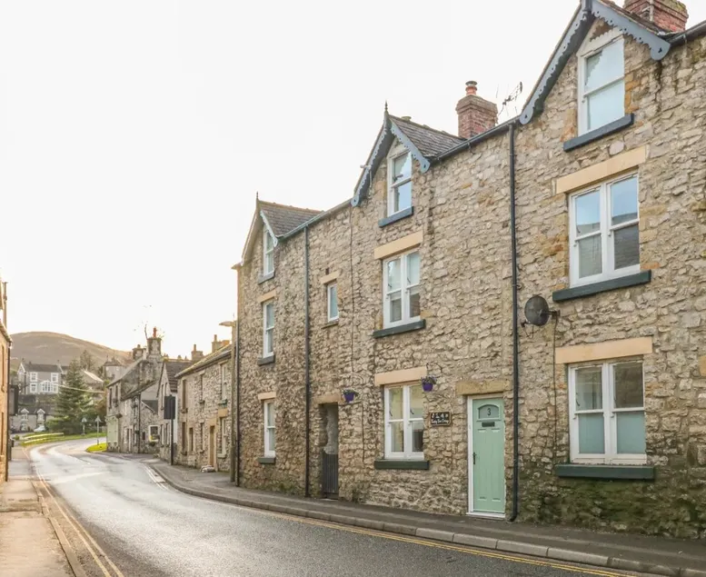 Happy Feet Cottage, Sleeps 6 - Image 1