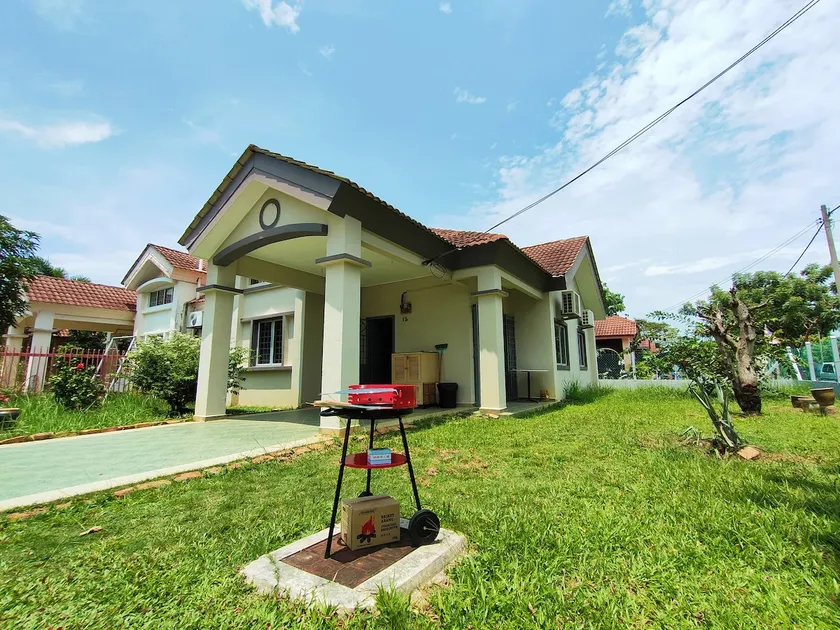 8pax Cozy Countryside Retreat @GoldCoast/Sepang - Image 1