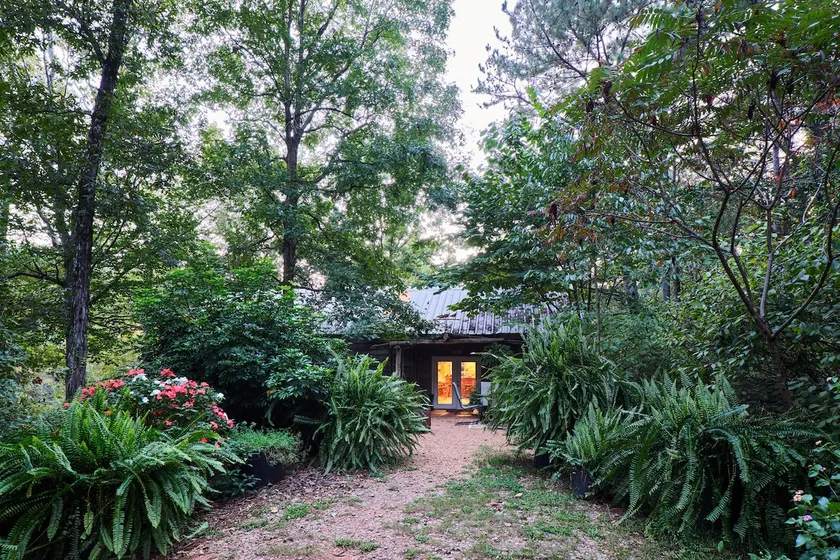 Private Lake Farm Cabin, Pets Welcome - Image 1