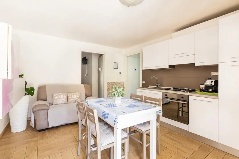 apartment with parking for up to 5 people - Image 1