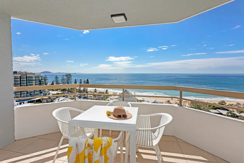 Spacious & Secure Queen Apt Panoramic views - Image 1