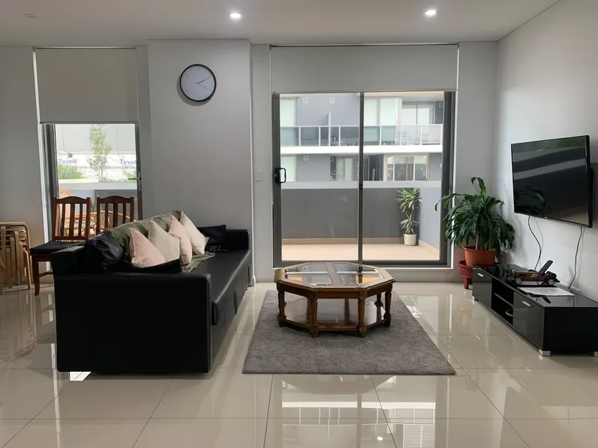 Location+Comfort 3.5BR APT/3 MIN walk to STN & Bus - Image 1