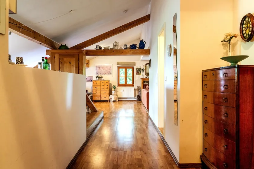 Spacious attic studio between Munich and the Alps - Image 1