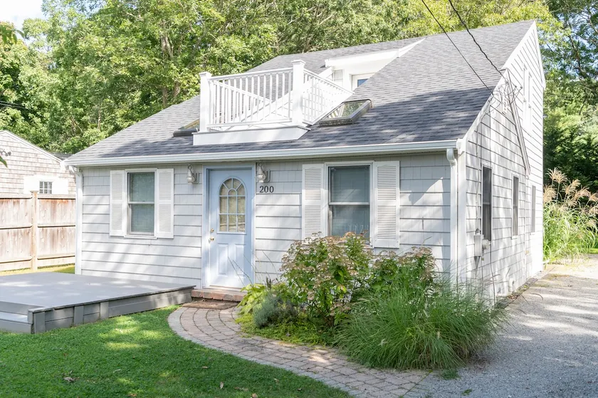 Private Beach Cottage with Kayak - Image 1