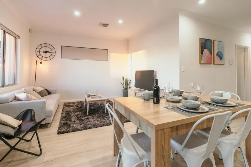 Cozy & Central Apt at Garden City - Free WiFi - Image 1