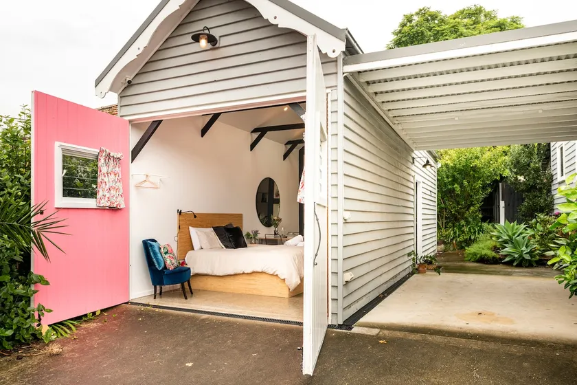 Chic Studio Barn | Walk to cafés a and river - Image 1