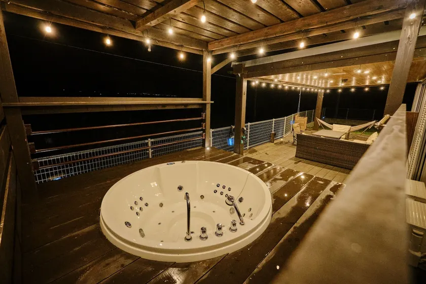 Ocean View Villa｜Indoor BBQ｜Jacuzzi｜Up to 10 - Image 1