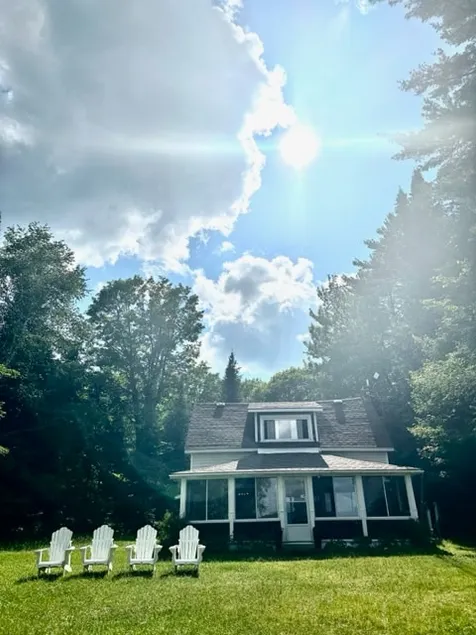 Traditional Muskoka Cottage on Lake of Bays! - Image 1