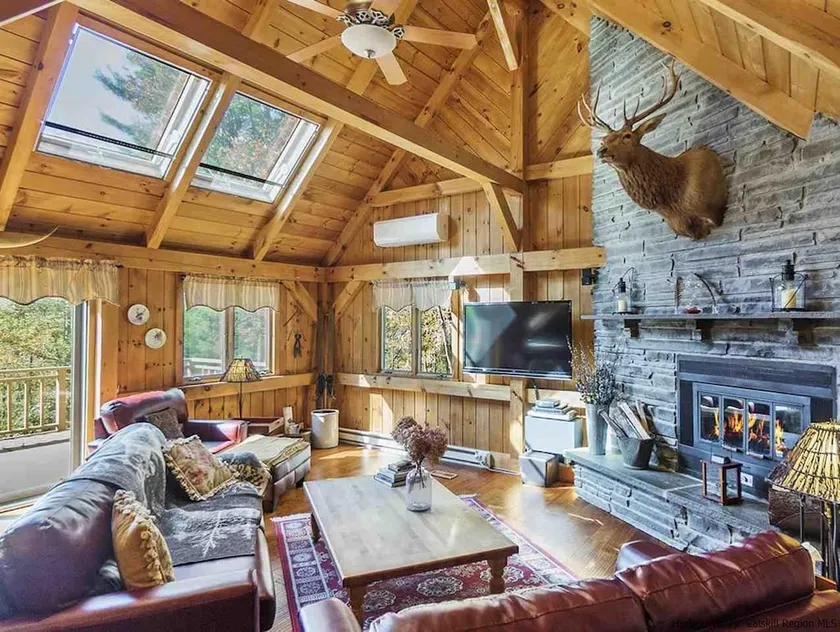 Cozy 4-bedroom chalet with indoor fireplace - Image 1