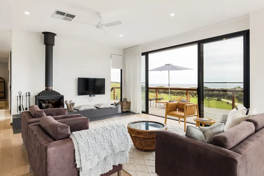 Topdeck at Snelling Beach - Image 1
