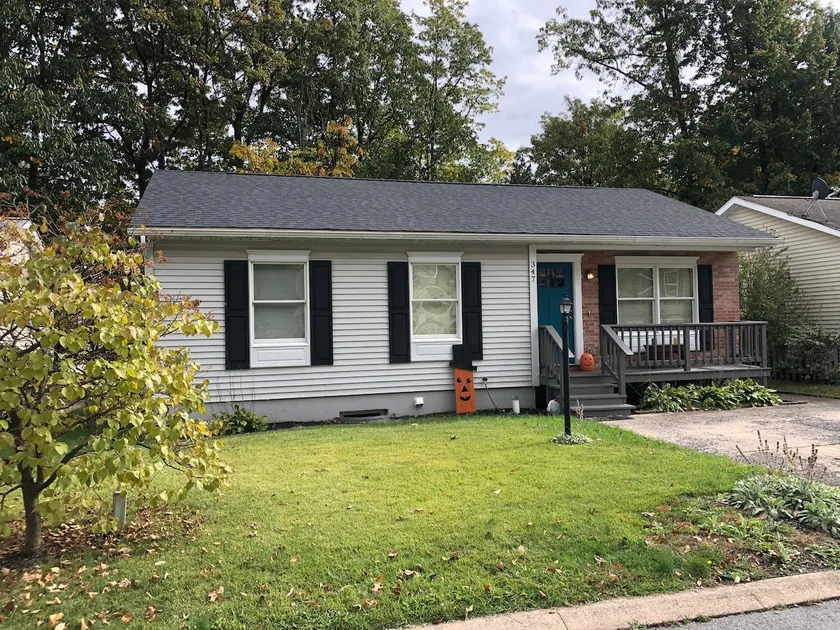 Sparkling clean bungalow close to campus - Image 1
