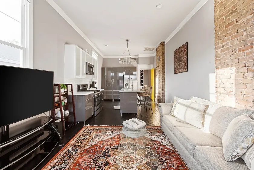Irish Channel Loft, Steps to Magazine - Image 1