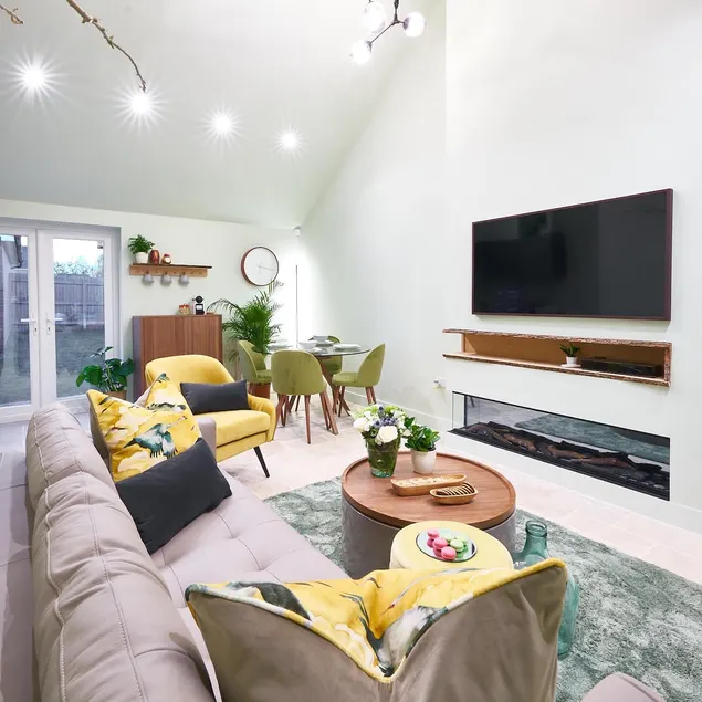 Open space with A/C, Fire place & private garden - Image 1