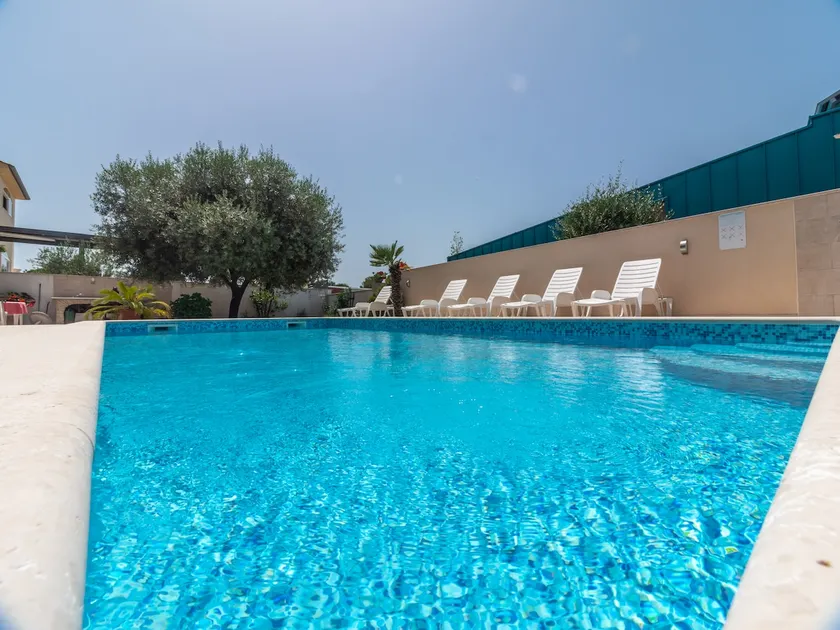 Villa - Apartment III (4 + 2); Salt water pool, air conditioning, wi fi - Image 1