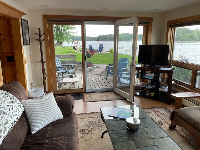 Lakeside Cottage - Image 1