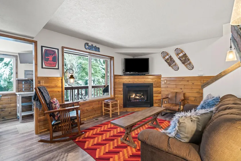 Cozy Camp Creek Cabin Chalet-Close to Everything - Image 1