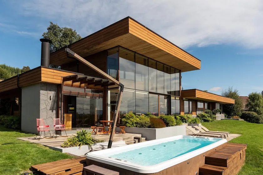 Luxurious Altamira House with lake and volcano view, Jacuzzi - Image 1