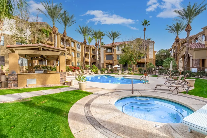 Exklusiva och moderna, Gated, Pool, Wi-Fi, Gym! - Image 1