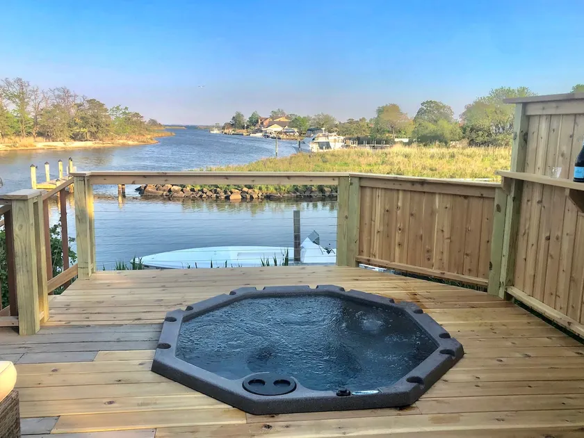 Waterfront Round House View - Image 1