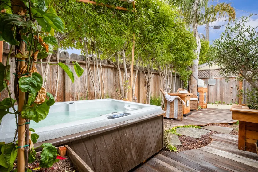 Beach Suite- HotTub+E-Bikes+Surfboards+Kayak - Image 1