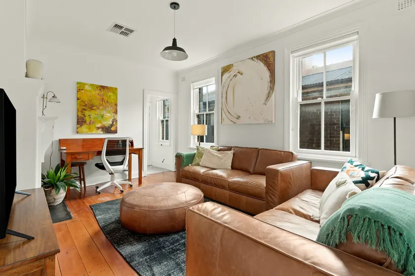 Two of a Kind: Heritage Stay with Harbour Views - Image 1