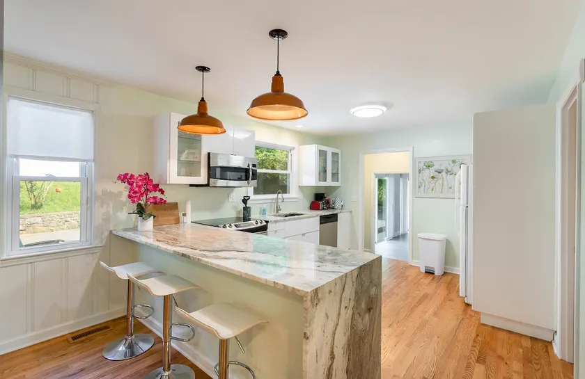 2BR/2BA house w/ Master Suite 10m to Downtown - Image 1