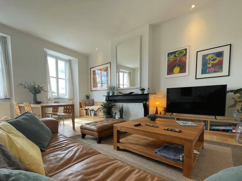 Private apartment along the Scheldt + Private parking - Image 1