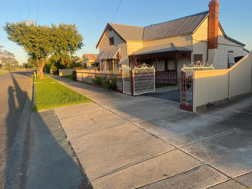 Relaxing on Vale: Historic Nagambie home with WIFI - Image 1