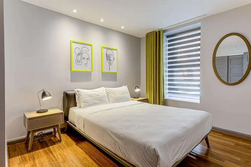 A04 | Downtown Quebec, ground floor, Queen bed - Image 1