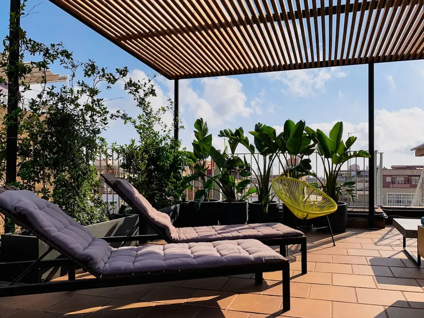 Incredible 2BR Penthouse with Urban Rooftop Garden - Image 1