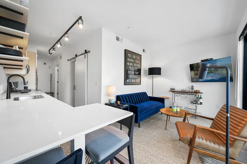 Beautiful 1 Bed 1 Bath Apartment on Eat Street! - Image 1