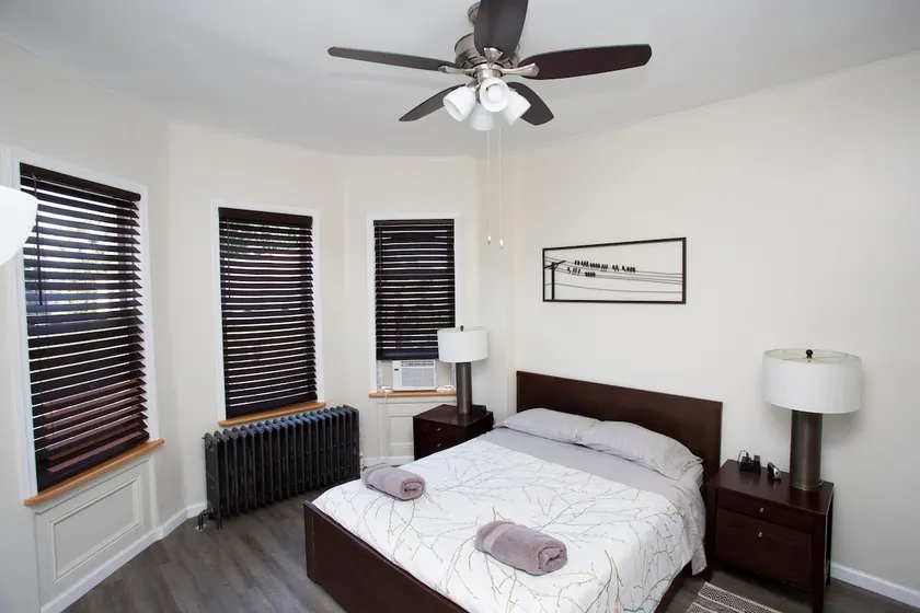 Vibrant & bright 3 B/D, deck, Parking 25 mins NYC! - Image 1