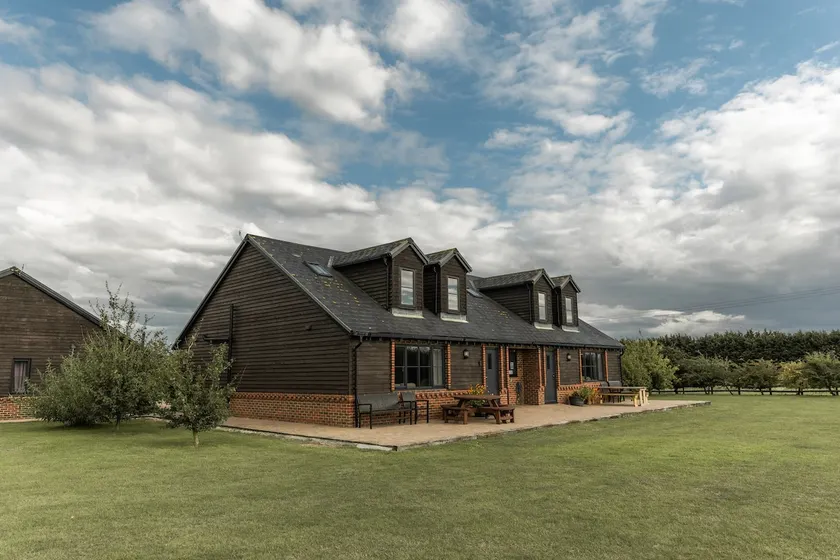 Cosy cottage set in acres of Kent countryside - Image 1