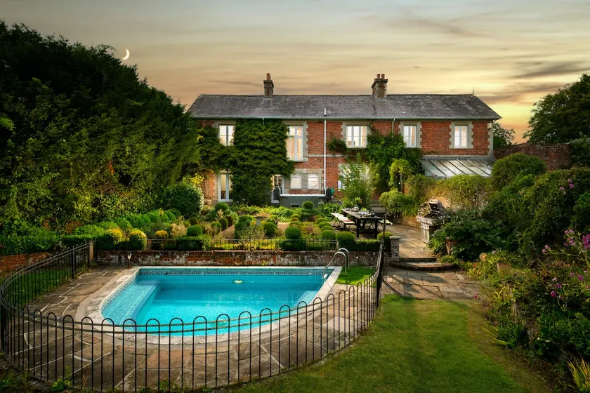 Downwood Vineyard Manor House in Idyllic Countryside - Image 1